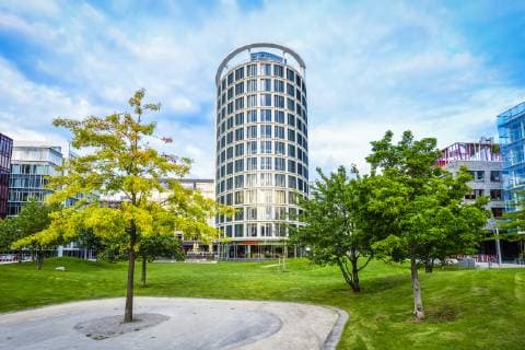 Architektur von Richard Meier Sandtorpark und International Coffee Plaza in der Hafencity von Hamburg, Deutschland, Europa *** Sandtorpark and International Coffee Plaza in the Hafencity of Hamburg Germany Europe ** NUR FUER REDAKTIONELLE ZWECKE ** EDITORIAL USE ONLY **