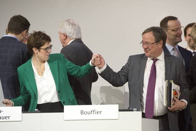 Annegret KRAMP-KARRENBAUER, CDU-Vorsitzende, Armin LASCHET, Ministerpraesident von Nordrhein-Westfalen, verabschieden sich, 31. CDU-Parteitag 2018 in Hamburg vom 6.- 8.12.2018, 08.12.2018