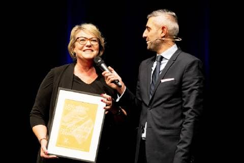 Blattmacherin des Jahres Kategorie Zeitung überregional Chefredakteurin Bild am Sonntag Marion Horn, Moderator Michel Abdollah;Vergabe LeadAwards 2018 der Leadacademy Exzellenz in Print und Online - Deutschlands beste Blattmacher und Digital Leader - Lead Awards Award Academy auf Kampnagel in Hamburg-Winterhude, Hamburg Hamburg Deutschland Kampnagel *** Leafmaker of the Year Category Newspaper national Editor-in-Chief Bild am Sonntag Marion Horn Moderator Michel Abdollah LeadAwards 2018 awarded by Leadacademy Excellence in Print and Online Germanys Best Leafmaker and Digital Leader Lead Awards Academy at Kampnagel in Hamburg Winterhude Hamburg Hamburg Germany Kampnagel