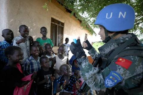 (181212) -- BEIJING, Dec. 12, 2018 -- Chinese peacekeeper Yu Peijie (R) sings songs with local children in Juba, South Sudan, on April 30, 2018. ) Xinhua Headlines: Reform and opening up ushers in new chapter in China s human rights development WangxTeng 