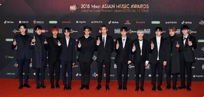 Members of South Korean K-Pop group Wanna One pose for camera during the redcarpet ceremony for 2018 MAMA(Mnet Asian Music Awards) Fan s Choice in Japan in Saitama, Japan on Dcember 12, 2018.  TKP2018121205 KEIZOxMORI