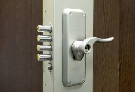 security door lock  Copyright: xrichterfotox Panthermedia11228968