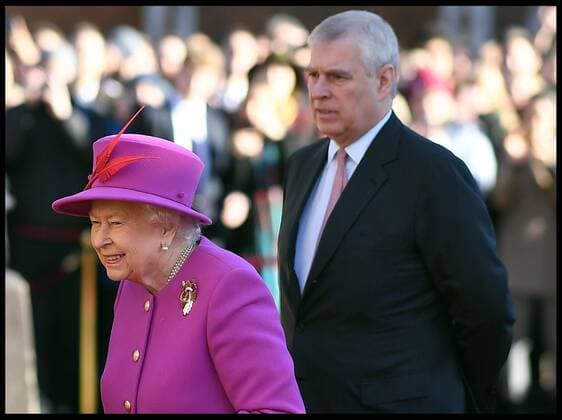 Entertainment Bilder des Tages . 13 12 2018. London, United Kingdom. HM Queen Elizabeth II and Prince Andrew-Society of Lincoln s Inn. HM Queen Elizabeth II accompanied by Prince Andrew, The Duke of York visit the Honourable Society of Lincoln s Inn in central London.  xAndrewxParsonsx xi-Imagesx IIM-19015-0037