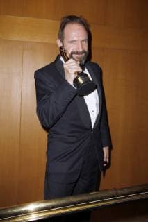Ralph Fiennes, Gewinner beste europäische Leistung im Weltkino, bei der Verleihung des 31. Europäischen Filmpreises 2018 im Teatro de la Maestranza. Sevilla, 15.12.2018