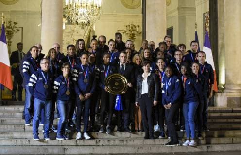 Entertainment Themen der Woche KW51 Entertainment Bilder des Tages Emmanuel Macron ( president de la Republique ) - Roxana Maracineanu ( ministre des sports ) - Brigitte Macron - Equipe Feminine de Handball France - Olivier Girault ( president LNH ) - Joel Delplanque ( president FFHB ) - Olivier Krumbholz ( entraineur france handball feminine ) NEWS : Emmanuel Macron avec l Equipe Feminine de Handball - Paris - 17 12 2018 FedericoPestellini Panoramic 
