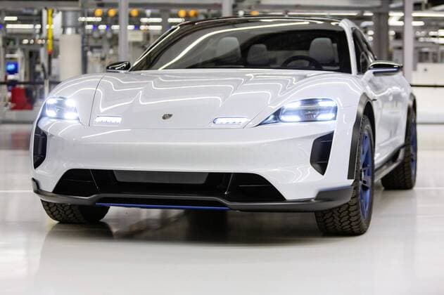 DEU, Deutschland, Stuttgart, 29.11.2018 - Konzeptstudie Mission e von Porsche. Das Konzeptfahrzeug ähnelt dem über 600 PS starken Elektro-Porsche Taycan, der 2019 auf den Markt kommt.