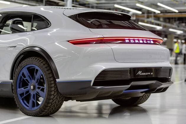 DEU, Deutschland, Stuttgart, 29.11.2018 - Konzeptstudie Mission e von Porsche. Das Konzeptfahrzeug ähnelt dem über 600 PS starken Elektro-Porsche Taycan, der 2019 auf den Markt kommt.