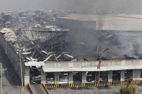 Mexiko, Feuer in Edomex-Filiale December 18, 2018 - EUM20181218ACT02.JPG.TOLUCA, Mex., Burning Incendio-Edomex.- 18 de diciembre de 2018. Escombros de lo que solia ser una bodega de telas cuyo interior se consumio el pasado lunes 17 de diciembre de 2018 debido a un incendio. Foto: Agencia EL UNIVERSAL EVZ Copyright: xJorgexAlvaradox
