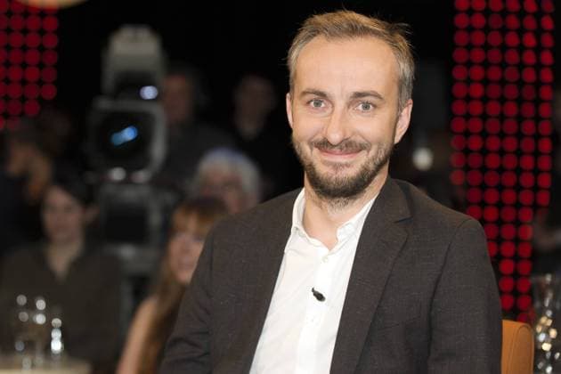 3nach9 Talkshow im Bild: Jan Böhmermann Satiriker Er ist der Chefsatiriker der Republik: Jan Böhmermann. Mit seiner Satire-Sendung Neo Magazin Royale sorgt er regelmäßig für Gesprächsstoff manchmal wird daraus sogar eine Staatsaffäre: Präsidenten und Finanzminister sollten sich also in Acht nehmen. Wie viel Parodie im Jahr 2018 steckte, berichtet der Grimme-Preisträger bei 3nach9. DEU, Bremen, Radio Bremen, 3nach9, Live-Aufzeichnung vom 13.12.2018, Ausstrahlungstermin 21.12.2018