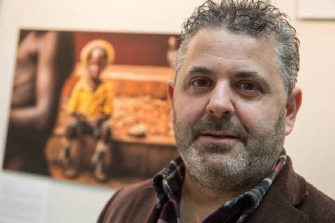 Entertainment Themen der Woche KW51 News Bilder des Tages Der spanische Fotograf Antonio Aragon Renuncio (Foto) wurde am Donnerstag (20.12.2018) in Berlin mit dem Preis UNICEF-Foto des Jahres ausgezeichnet. Er erhielt den Preis fuer sein Foto eines behinderten Jungen im afrikanischen Togo. Den zweiten Preis erhielt der aus Bangladesch stammende Fotograf Turjoy Chowdhury, der staatenlos geborene Babys in einem Fluechtlingscamp der aus Myanmar geflohenen Rohingya fotografierte. Die israelische Fotografin Rina Castelnuovo erhielt den dritten Preis fuer ihre Bilderreportage ueber einen palaestinensischen Jungen Mohammed, der an einer seltenen Autoimmunerkrankung leidet. (Siehe epd-Bericht vom 20.12.2018)