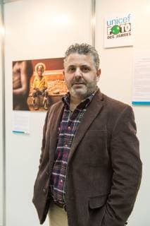 Der spanische Fotograf Antonio Aragon Renuncio (Foto) wurde am Donnerstag (20.12.2018) in Berlin mit dem Preis UNICEF-Foto des Jahres ausgezeichnet. Er erhielt den Preis fuer sein Foto eines behinderten Jungen im afrikanischen Togo. Den zweiten Preis erhielt der aus Bangladesch stammende Fotograf Turjoy Chowdhury, der staatenlos geborene Babys in einem Fluechtlingscamp der aus Myanmar geflohenen Rohingya fotografierte. Die israelische Fotografin Rina Castelnuovo erhielt den dritten Preis fuer ihre Bilderreportage ueber einen palaestinensischen Jungen Mohammed, der an einer seltenen Autoimmunerkrankung leidet. (Siehe epd-Bericht vom 20.12.2018)
