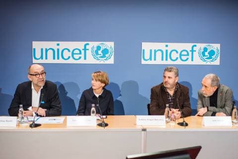 Der spanische Fotograf Antonio Aragon Renuncio wurde am Donnerstag (20.12.2018) in Berlin mit dem Preis UNICEF-Foto des Jahres ausgezeichnet. (Foto v.li.: Peter-Matthias Gaede, Vorstandsmitglied UNICEF Deutschland EDITORIAL USE ONLY