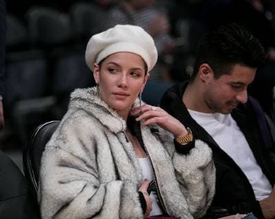 December 21, 2018 - Los Angeles, California, U.S - Halsey attends the NBA game between the Los Angeles Lakers and the New Orleans Pelicans on Friday December 21, 2018 at the Staples Center in Los Angeles, California. Lakers defeat Pelicans, 112-104. Los Angeles U.S. - ZUMAp124 20181221_zaa_p124_005 Copyright: xJavierxRojasx