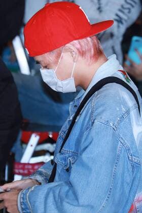A member of South Korean boy band BTS, also known as the Bangtan Boys, arrives at the Gimpo International Airport in Seoul, South Korea, 21 December 2018. BTS boys mobbed by crowds of fans at Seoul airport  20181222_81681