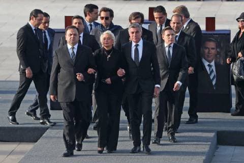 Mexiko, Trauer um Martha Erika Alonso und Rafael Moreno Valle December 25, 2018 - EUM20181225POL17.JPG.PUEBLA, Pue.- DeathDeceso-Gobernadora.- 25 de diciembre de 2018.- La secretaria de Gobernacion, Olga Sanchez Cordero, en representacion del gobierno federal, encabeza una guardia de honor durante la ceremonia luctuosa de la gobernadora Martha Erika Alonso, y del senador Rafael Moreno Valle, quienes fallecieron ayer lunes en un accidente aereo. La acompanan, Jesus Rodriguez Almeida y Jose Antonio Gali Fayad. Foto: Agencia EL UNIVERSALAriel OjedaRCC. Copyright: xElxUniversalx