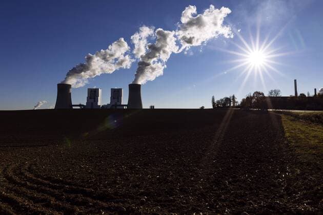 IMAGO Nature: Unsere Erde, Energiequellen, Kohlekraftwerke Kraftwerk Neurath von RWE. Neurath, 27.12.2018 *** Neurath power plant from RWE Neurath 27 12 2018 Foto:xC.xHardtx xFuturexImage