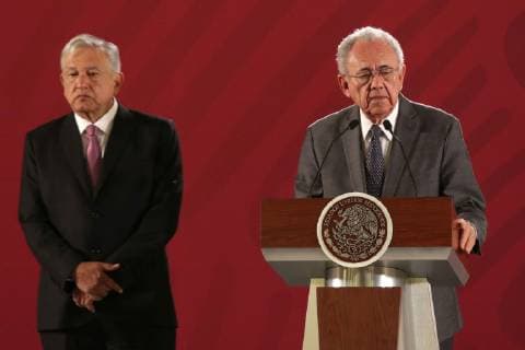 December 28, 2018 - EUM20181228NAC05.JPG.CIUDAD DE MEXICO, Presidency Presidencia-AMLO.- 28 de diciembre del 2018. El presidente Andres Manuel Lopez Obrador y el secretario de Comunicaciones y Transportes, Javier Jimenez Espriu, hablan en conferencia en Palacio Nacional de la investigacion en torno a la caida del helicoptero en donde murio la gobernadora de Puebla, Martha Erika Alonso y el senador Rafael Moreno Valle. Foto: Agencia EL UNIVERSAL Carlos Mejia MAR.  - ZUMAu78_ 20181228_zaf_u78_002 Copyright: xCarlosxMejia ElxUniversalx