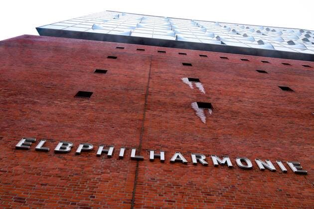 29.12.2018, xmkx, Lokal Hamburg, Deutschland, Europa - Elbphilharmonie bei bedecktem Himmel, Konzerthaus, Musik, Architektur, Schriftzug der Elbphilharmonie, Hamburg Hamburg Deutschland (DEU)