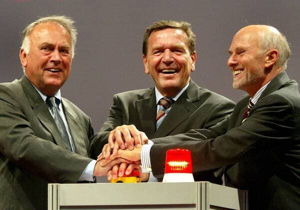 German Chancellor Gerhard Schroeder, center, push together with Saxony-Anhalt Governor Wolfgang Boehmer, left, and firm owner Dirk Rossmann a button to start a new logistic center of the German Rossmann Incorporated in Landsberg, eastern Germany, Monday, Aug. 26, 2002.( Eckehard Schulz) LANDSBERG DEU *** German Chancellor Gerhard Schroeder center push together with Saxony Anhalt Governor Wolfgang Boehmer left and firm owner Dirk Rossmann a button to start a new logistic center of the German Rossmann Incorporated in Landsberg eastern Germany Monday Aug 26 2002 Eckehard Schulz LANDSBERG DEU