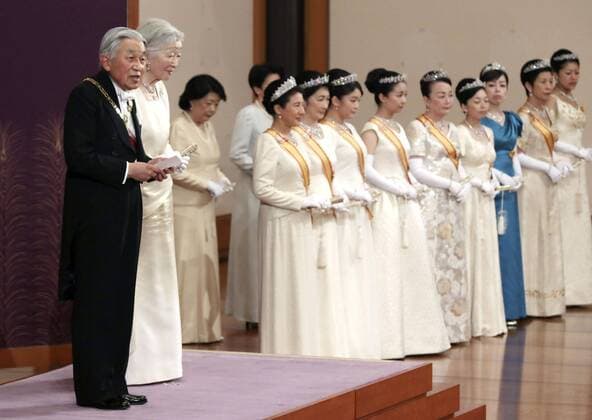 Entertainment Themen der Woche KW01 Entertainment Bilder des Tages Japan, Neujahrszeremonie mit Kaiser Akihito New Year ceremony at Imperial Palace Emperor Akihito (L), Empress Michiko (2nd from L) and other members of Japan s imperial family attend a New Year s ceremony at the Imperial Palace in Tokyo on Jan. 1, 2019. (Pool photo) 