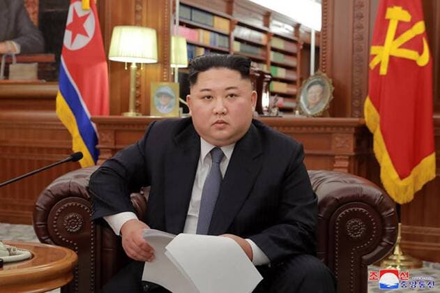 News Themen der Woche KW01 News Bilder des Tages This image released on January 1, 2019, by the North Korean Official News Service (KCNA), shows North Korean leader Kim Jong Un as he delivered a 30-minute New Year address on state television. Kim declared that he would have no choice but to act if Washington continued to ramp up sanctions on North Korea.  WAX2019010102 KCNA