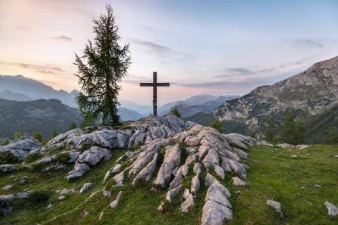 Gipfelkreuz am Gipfel des Feldkogel nach Sonnenuntergang, Gebirgslandschaft, Steinernes Meer, Nationalpark Berchtesgaden, Berchtesgadener Land, Oberbayern, Bayern, Deutschland, Europa Copyright: imageBROKER/MaraxBrandl ibxmab04808614.jpg