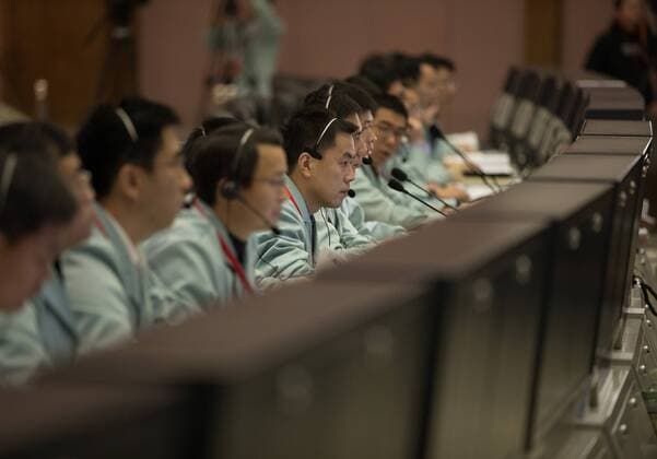 News Themen der Woche KW01 News Bilder des Tages (190103) -- BEIJING, Jan. 3, 2019 -- Technicians work at the Beijing Aerospace Control Center (BACC) in Beijing, capital of China, Jan. 3, 2019. China s Chang e-4 probe touched down on the far side of the moon Thursday, becoming the first spacecraft soft-landing on the moon s uncharted side never visible from Earth. The probe, comprising a lander and a rover, landed at the preselected landing area on the far side of the moon at 10:26 a.m. Beijing Time (0226 GMT), the China National Space Administration announced. ) CHINA-CHANG E-LUNAR PROBE-MOON-LANDING (CN) JinxLiwang 