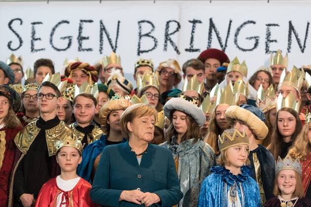 News Themen der Woche KW02 News Bilder des Tages Bundeskanzlerin, Angela Merkel von der Christlich Demokratischen Union (CDU) empfaengt die Sternsinger am 07.01.2019 in Berlin, Deutschland. Unter dem Leitwort der diesjaehrigen Aktion Segen bringen, Segen sein. Wir gehoeren zusammen - in Peru und weltweit! empfaengt die Kanzlerin jewels 4 Sternsinger aus 27 deutschen Dioezesen sich an dem 61. Dreikoenigssingen beteiligen. *** Federal Chancellor Angela Merkel of the Christian Democratic Union CDU receives the star singers on 07 01 2019 in Berlin Germany Under the motto of this years action Blessings bring Blessings his We belong together in Peru and worldwide the Chancellor receives each 4 star singers from 27 German dioceses take part in the 61 Three-Kinged Singing