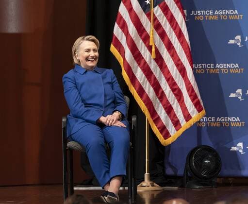 News Themen der Woche KW02 News Bilder des Tages US: Andrew Cuomo - Hillary Clinton legislature rally Former Secretary Hillary Clinton on stage at rally on reproductive health act at Barnard College New York New York United States Barnard College  LevxRadin