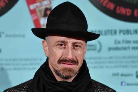 DJ Sapperlot (Sebastian Weiss), Einzelbild,angeschnittenes Einzelmotiv,Portraet,Portrait,Porträt. Roter Teppich,Red Carpet. Filmpremiere MEINE WELT IST DIE MUSIK am 07.01.2019 im City Kino in Muenchen,