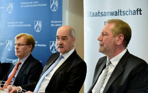 Essen Pressekonferenz, Effektive Bekaempfung der Clankriminalitaet Pressekonferenz Staatsanwaelte vor Ort in Essen-Effektive Bekaempfung der Clankriminalitaet,am 09.01.2019 in der Staatsanwaltschaft in Essen. Minister der Justiz Peter Biesenbach,Walther Mueggenburg,Leiter der Oberstaatsanwaltschaft Essen undFrank Richter,Polizeipraesident Essen,von links. *** Essen Press conference Effective fight against clan crime Press conference Local public prosecutors in Essen Effective fight against clan crime on 09 01 2019 in the public prosecutors office in Essen Minister of Justice Peter Biesenbach Walther Mueggenburg Head of the senior public prosecutors office Essen and Frank Richter Police President Essen from left to right Copyright: xEIBNER Udo_Gottschalkx EP_eer