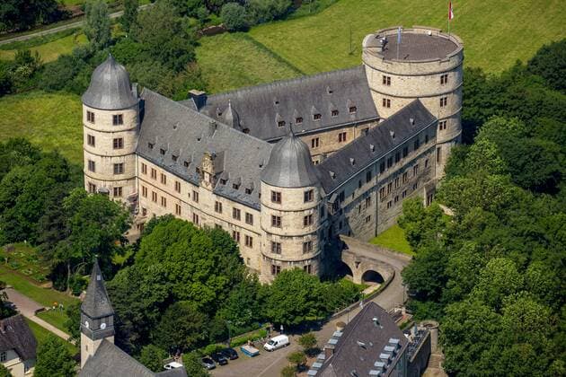 Wewelsburg, Bergschloss im Stadtteil Wewelsburg der Stadt Büren im Kreis Paderborn,dreieckige Hochburg,Jugendherberge, Deutsches Jugendherbergswerk , Büren, Soester Börde, Nordrhein-Westfalen, Deutschland !ACHTUNGxMINDESTHONORARx60xEURO!