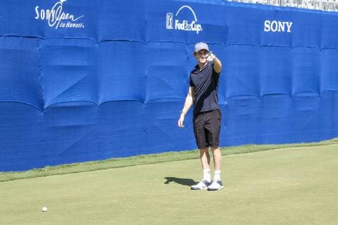 January 9, 2019 - Honolulu, Hawaii: Tom Holland who plays the role of Spider Man in the Avengers movie points to fans on the 18th hole green during the Pro Am day before the Sony Open at Waialae Country Club in Honolulu, Hawaii. CSM Honolulu USA - ZUMAc04_ 38229137st Copyright: xGlennxYozax