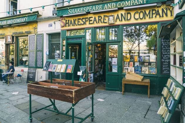 Shakespeare and company bookstore at Quartier de la Sorbonne which is 20th administrative district or quartier of Paris, Ile-de-France, France, Paris Ile de France France Copyright: TambolyxPhotodesign TAAH005037
