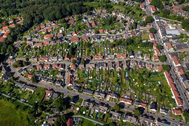 Gelsenkirchen-Hassel Gartenstadt Hassel, Bergmannsglück, historische Zechensiedlung zur Zeche Bergmannsglück, Zeche Westerholt, Zechenhäuser, Gelsenkirchen, Ruhrgebiet, Nordrhein-Westfalen, Deutschland !ACHTUNGxMINDESTHONORARx60xEURO! *** Gelsenkirchen Hassel Gartenstadt Hassel Bergmannsglück historical colliery settlement to the colliery Bergmannsglück colliery Westerholt colliery colliery houses Gelsenkirchen Ruhr area North Rhine-Westphalia Germany ACHTUNGxMINDESTHONORARx60xEURO