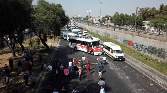 January 11, 2019 - EUM20190111NAC23.JPG.CIUDAD DE MEXICO. GasGasolina-Desabasto.- 11 de enero del 2019. Ciudadanos realizan un bloqueo en Calzada Ignacio Zaragoza por desabasto de gasolina. Foto: Agencia EL UNIVERSALFrancisco RodriguezMAR. Copyright: xElxUniversalx