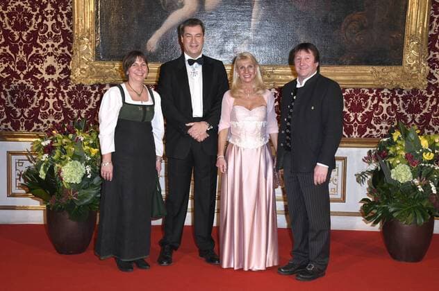 Entertainment Themen der Woche Entertainment Bilder des Tages Markus Söder mit Gattin Karin und Nikolaus Kraus mit Gattin beim Neujahrsempfang des Bayerischen Ministerpräsidenten in der Residenz. München, 11.01.2019 *** Markus Söder with his wife Karin and Nikolaus Kraus with his wife at the New Years reception of the Bavarian Prime Minister in the Munich Residence 11 01 2019 Foto:xP.xSchönbergerx xFuturexImage