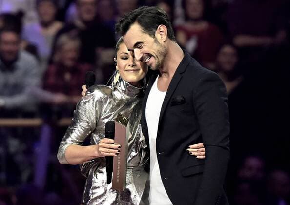 Entertainment Themen der Woche Entertainment Bilder des Tages 12.01.2019, xlakx, Musik Pop , Schlagerchampions - Das große Fest der Besten emspor, v.l. Helene Fischer und Florian Silbereisen umarmen sich waehrend der Sendung Schlagerchampions - Das große Fest der Besten im Velodrom am 12.01.2019 in Berlin. Musik Pop , Schlagerchampions - Das große Fest der Besten *** 12 01 2019 xlakx Music Pop Schlagerchampions The great festival of the best emspor v l Helene Fischer and Florian Silbereisen embrace each other during the show Schlagerchampions The great festival of the best in the Velodrom on 12 01 2019 in Berlin Music Pop Schlagerchampions The great festival of the best