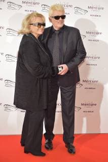 Verleihung 20 Jahre SMAGO AWARD Heino mit Ehefrau Hannelore am roten Teppich 20 Jahre Verleihung SMAGO AWARD in Berlin am 13.01.2019