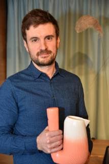 Der französische Designer Pierre Charrie , Preisträger Nachwuchspreises des A&W Designer des Jahres 2019 Preises posiert mit seiner Pan musical carafe am 13.01.2019 in Köln