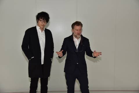 Der japanische Designer Oki Sato alias NENDO! , Preisträger des A&W Designer des Jahres 2019 Preises (l) und Jörn Frederic Kengelbach Chefredakteur A&W Architektur & Wohnen (r) posiert am 13.01.2019 in Köln