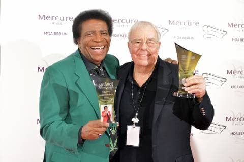 Verleihung 20 Jahre SMAGO AWARD Roberto Blanco, Christian Bruhn am roten Teppich 20 Jahre Verleihung SMAGO AWARD in Berlin am 13.01.2019