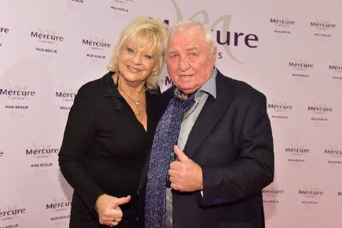 Verleihung 20 Jahre SMAGO AWARD Ulli Wegner mit Ehefrau Margret am roten Teppich 20 Jahre Verleihung SMAGO AWARD in Berlin am 13.01.2019