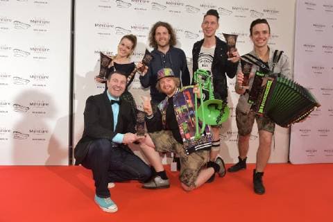 Verleihung 20 Jahre SMAGO AWARD DIe Draufgaenger mit MOA mercure Hotel Direktor Paolo Masaraccia am roten Teppich 20 Jahre Verleihung SMAGO AWARD in Berlin am 13.01.2019