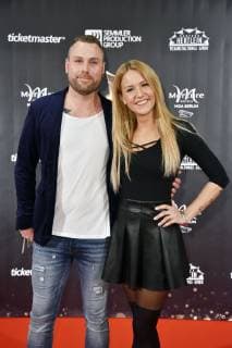 Sonia Liebing mit Begleitung bei der Verleihung des smago! Award 2019 im Mercure Hotel MOA. Berlin, 13.01.2019