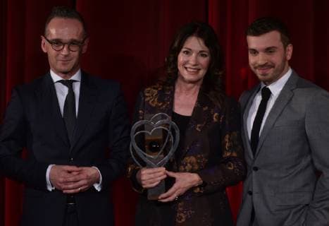 Entertainment Bilder des Tages Bundesaußenminister Heiko Maas hat an die Deutsche Schauspielerin Iris Berben am Montag (14.1.2019) in Saarbrücken den Ehrenpreis des Max Ophüls Filmfestivals übergeben. Die Laudatio hielt neben Maas auch Schauspieler Edin Hasanovi? (r.). *** Federal Foreign Minister Heiko Maas presented the prize of honour at the Max Ophüls Film Festival to German actress Iris Berben on Monday 14 1 2019 in Saarbrücken The laudatory speech was held by Maas and actor Edin Hasanovi r