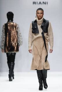 Berlin, Germany - 16.01.2019: A model runs the catwalk during the Riani Show at Mercedes-Benz Fashion Week Berlin Autumn Winter 2019 on 16.01.2019 in E-Werk, Berlin, Germany. (Photo: 2-PIX Agency ) Riani: Runway Show - Mercedes-Benz Fashion Week Berlin Autumn Winter 2019 (Photo: 2-PIX Agency ) BinhxTruong  2-PIX Agency