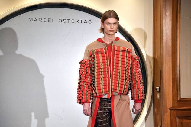 Model bei der Marcel Ostertag Fashion Show auf der Fashion Week Berlin Autumn Winter 2019 im The Westin Grand Hotel. Berlin, 16.01.2019