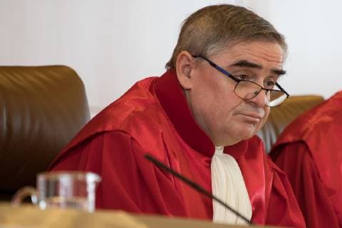 Urteilsverkündung am 27.02.2018 in Karlsruhe (Bundesverfassungsgericht), Germany Richter: Peter Müller; Porträt Karlsruhe Bundesverfassungsgericht Baden-Württemberg Germany *** Judgment delivered on 27 02 2018 in Karlsruhe Federal Constitutional Court Germany Judge Peter Müller Portrait Karlsruhe Federal Constitutional Court Baden Württemberg Germany
