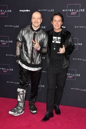 DJ Chino und Mateo Jaschik (Culcha Candela) bei der Maybelline Fashion Show auf der Fashion Week Berlin Autumn Winter 2019 im Postbahnhof. Berlin, 17.01.2019